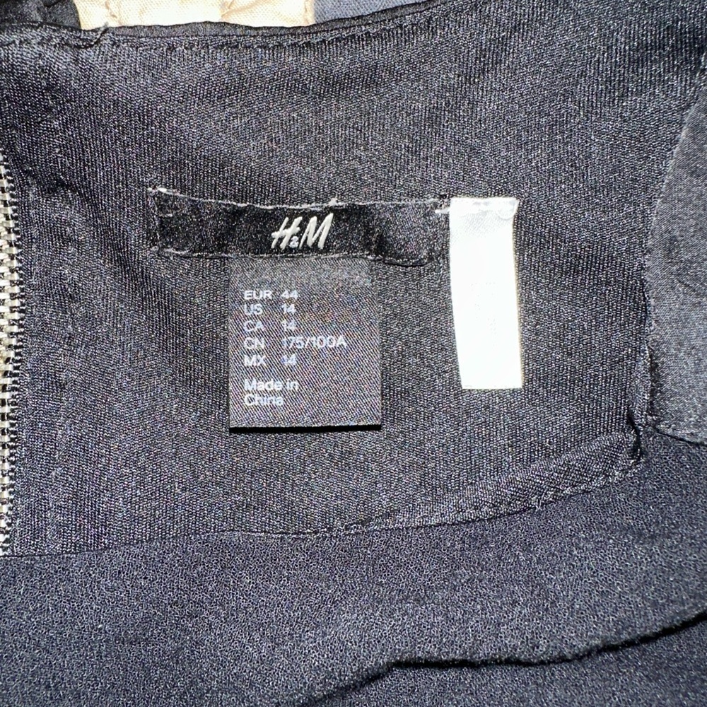 H & M lined black dress size 14 elastic waist. - Picture 3 of 5
